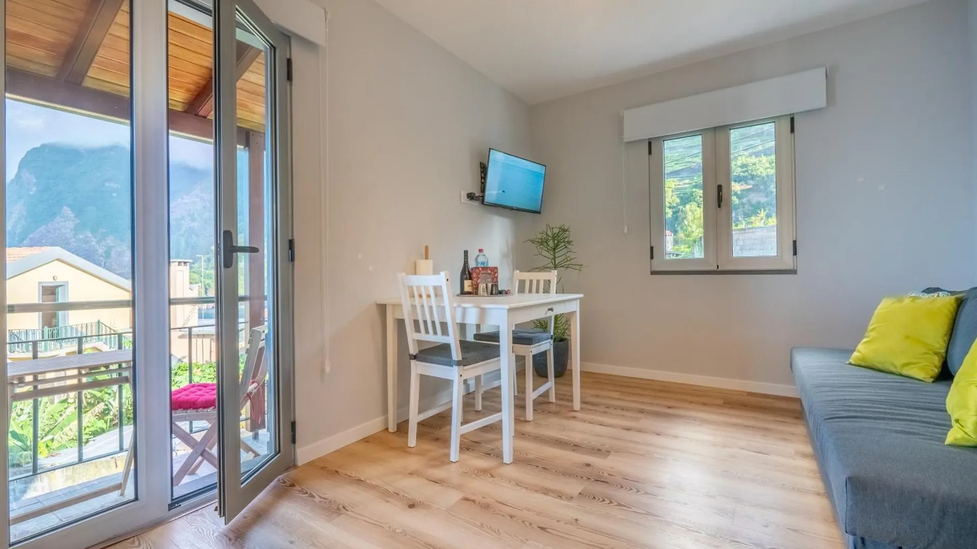 Casas Das Hortas, Apartamento Vista Serra E Mar Seixal 0*,  Portugália